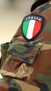 open day serem vfi esercito stemma della bandiera italiana sulla mimetica dell'esercito